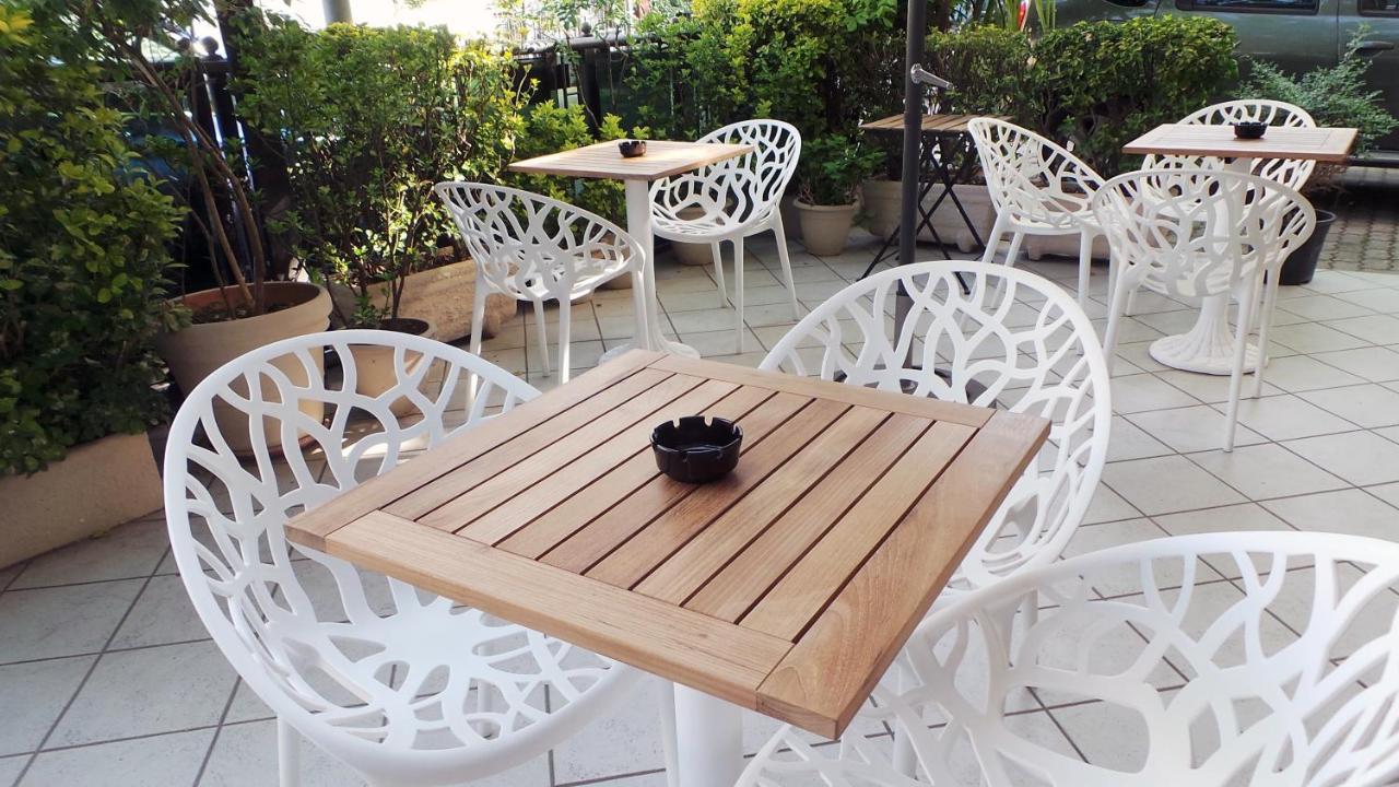 Hotel Aria Di Mare - Bed & Brunch In Centro A Riccione Buitenkant foto