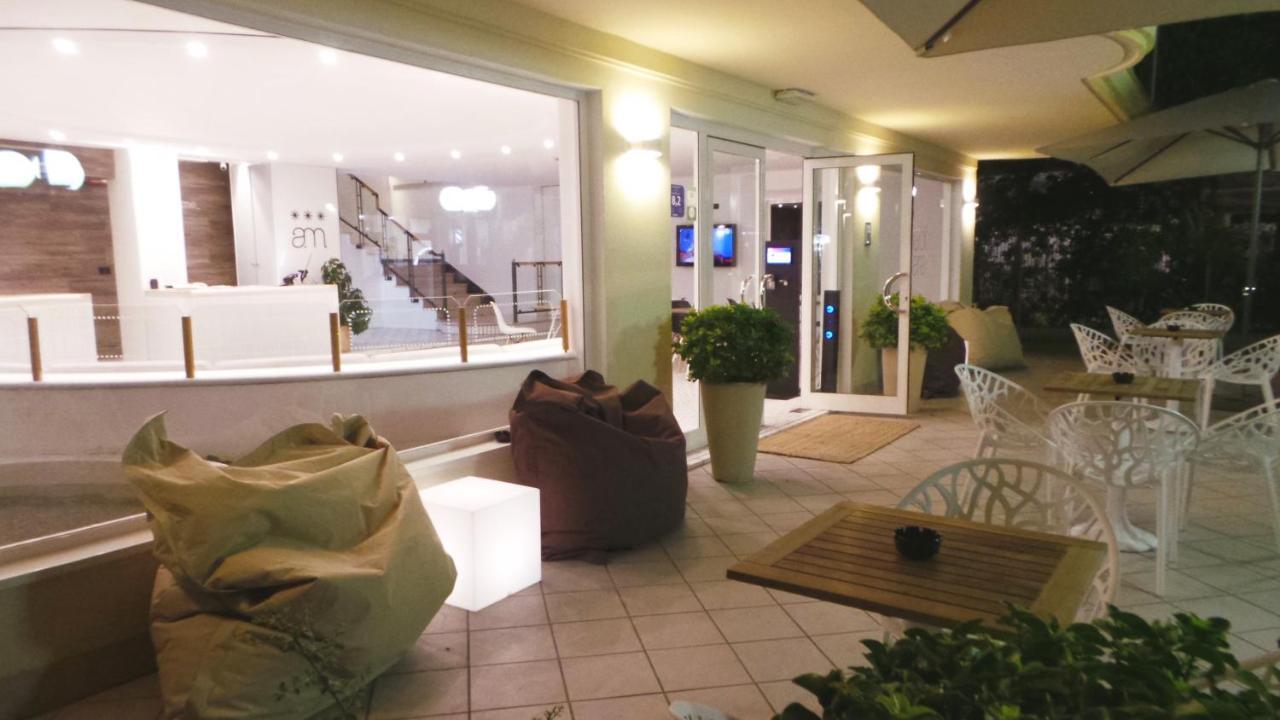 Hotel Aria Di Mare - Bed & Brunch In Centro A Riccione Buitenkant foto