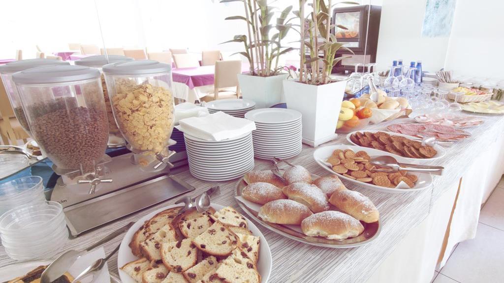 Hotel Aria Di Mare - Bed & Brunch In Centro A Riccione Buitenkant foto