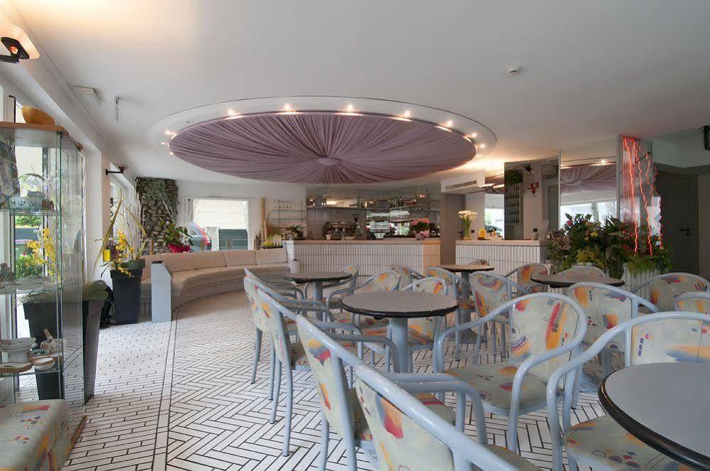 Hotel Aria Di Mare - Bed & Brunch In Centro A Riccione Buitenkant foto