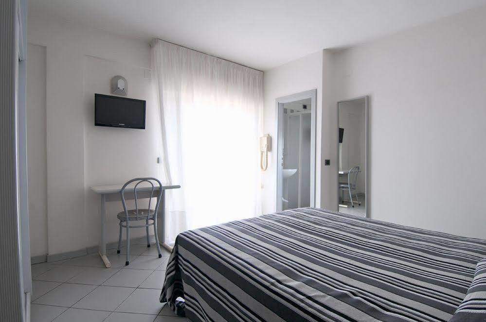 Hotel Aria Di Mare - Bed & Brunch In Centro A Riccione Buitenkant foto
