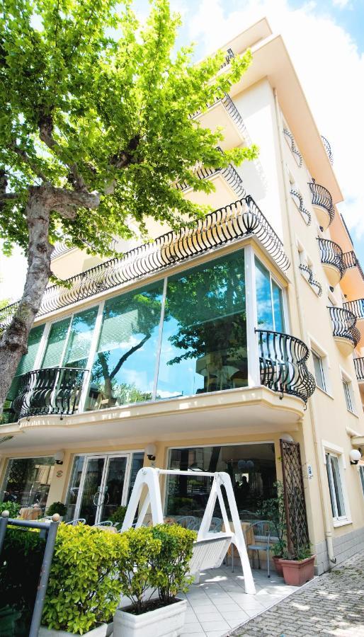 Hotel Aria Di Mare - Bed & Brunch In Centro A Riccione Buitenkant foto