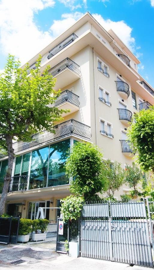 Hotel Aria Di Mare - Bed & Brunch In Centro A Riccione Buitenkant foto