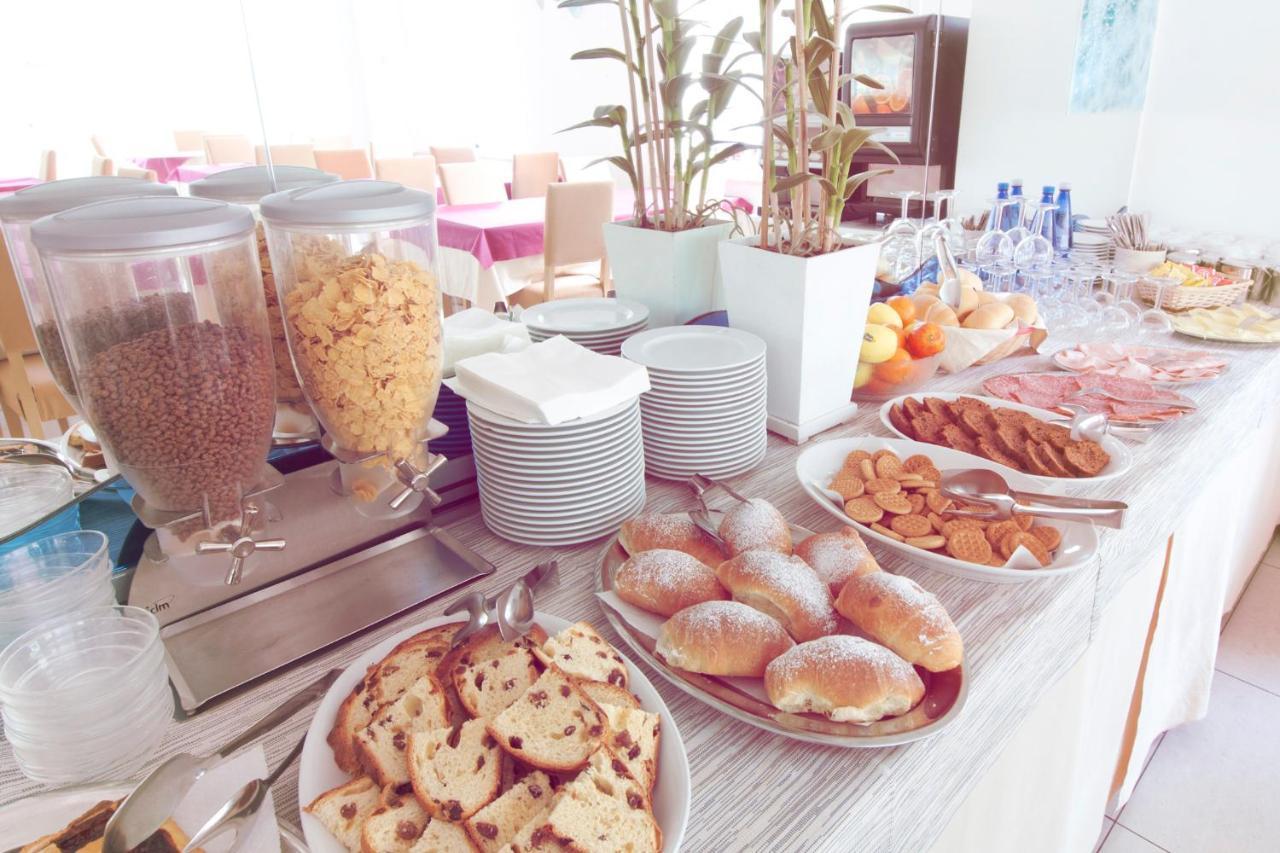 Hotel Aria Di Mare - Bed & Brunch In Centro A Riccione Buitenkant foto