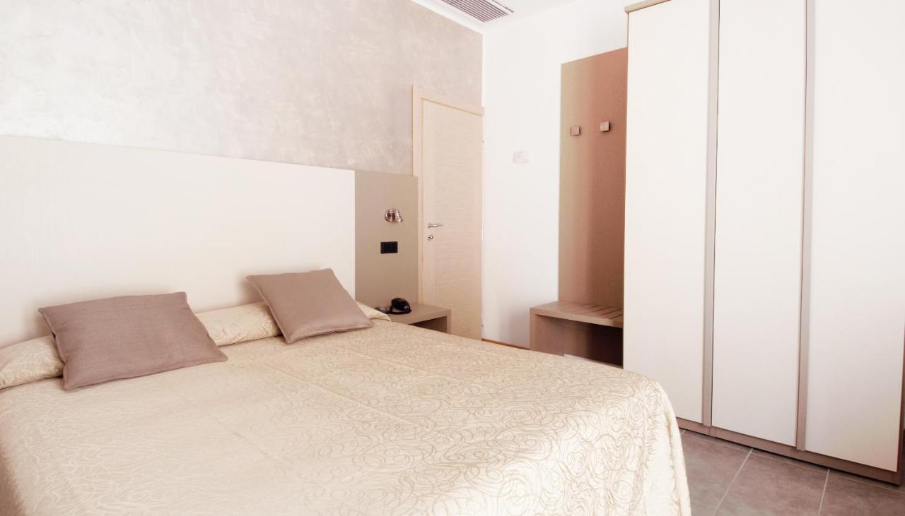 Hotel Aria Di Mare - Bed & Brunch In Centro A Riccione Buitenkant foto