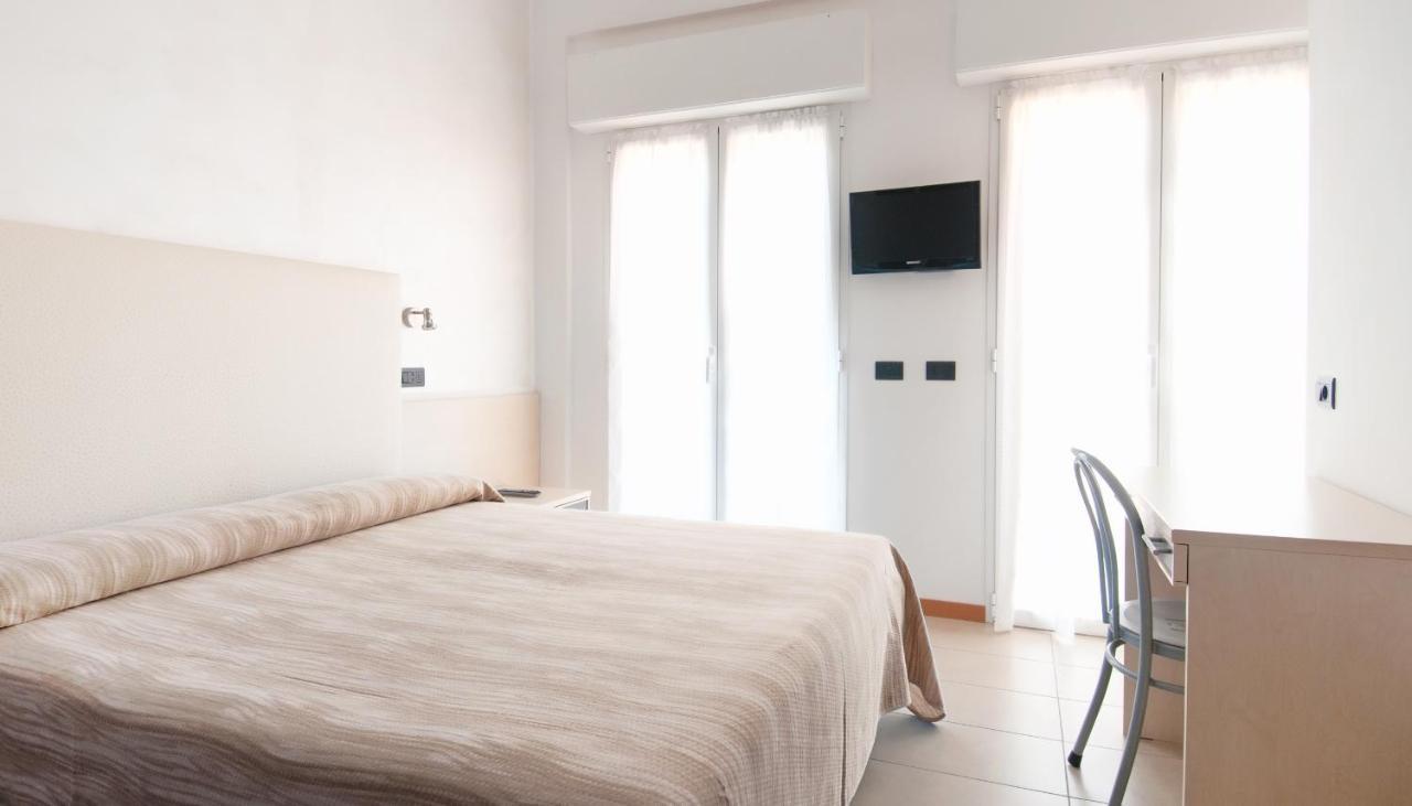 Hotel Aria Di Mare - Bed & Brunch In Centro A Riccione Buitenkant foto